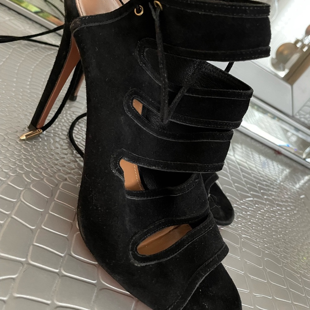 I am selling my beautiful shoes